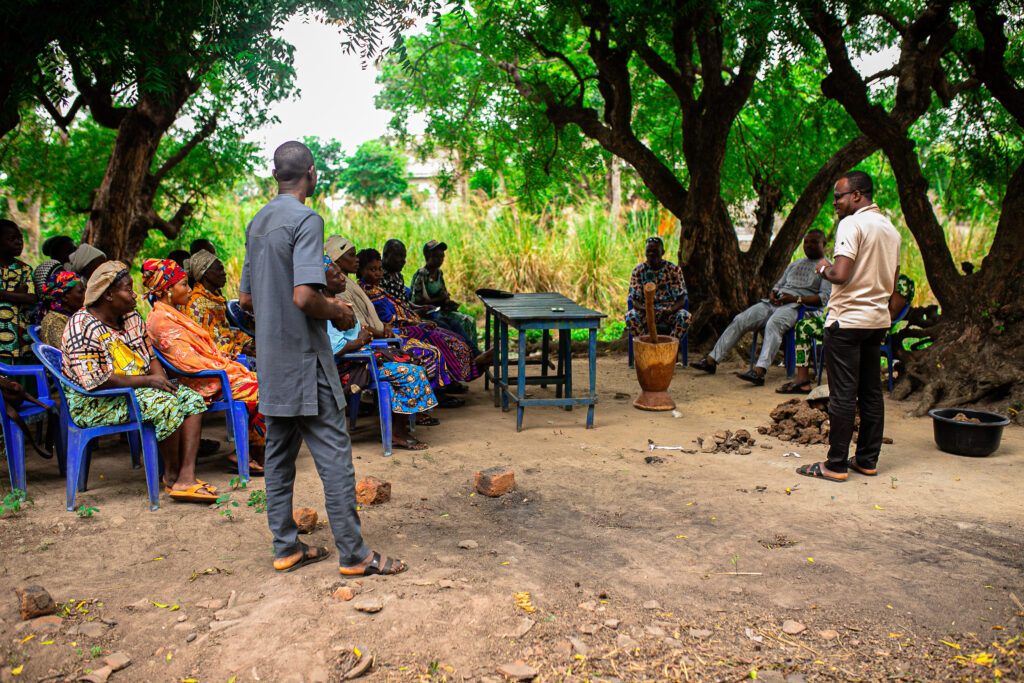 Lancement de la première activité de FeSCAN Ganvié 2025 : Formation en poterie à Sô-ava 581a7002