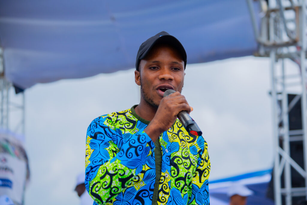 Prestations des artistes invités max 5684