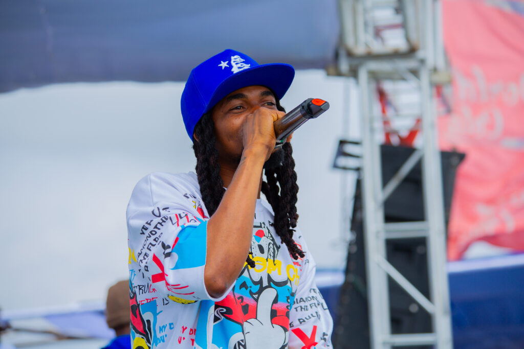 Prestations des artistes invités max 5833